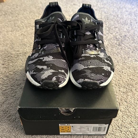 Adidas NMD R1 - Picture 2 of 5